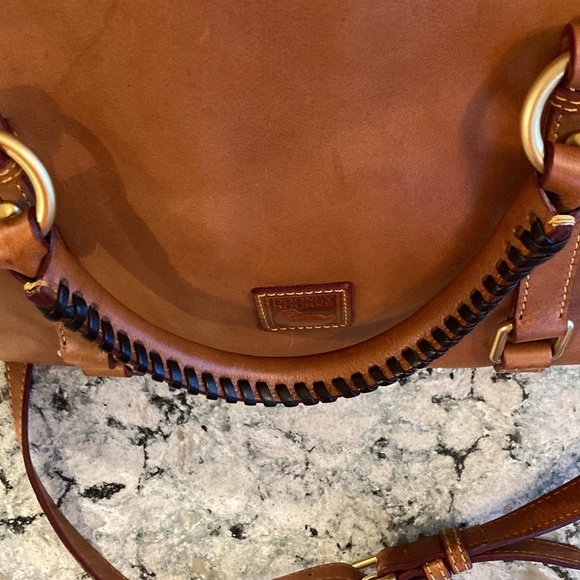 Dooney & Bourke brown leather satchel bag red lining, brass trim and zipper - Picture 9 of 16